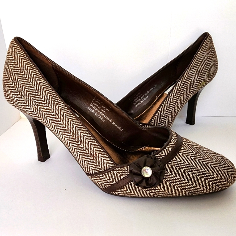 NWOTB Steve Madden brown striped 3" heels w/flower bling. Fabric & leather. Sz.7